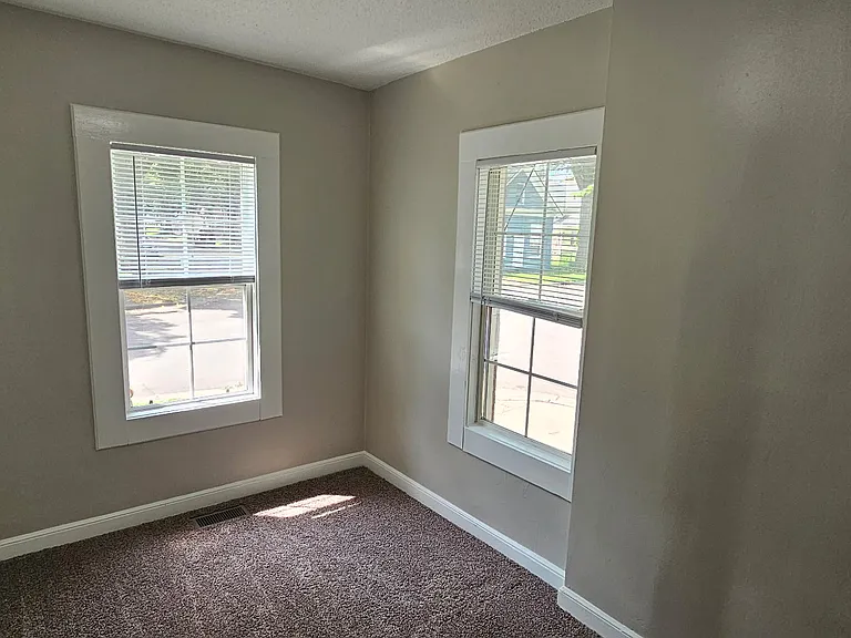 559 Charles Ave #1 — Photo 4