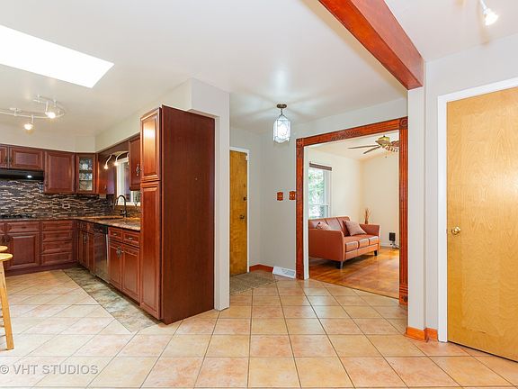 3rd image of 3449 Woodland Dr