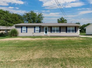 606 E Madison St, Mackinaw, IL