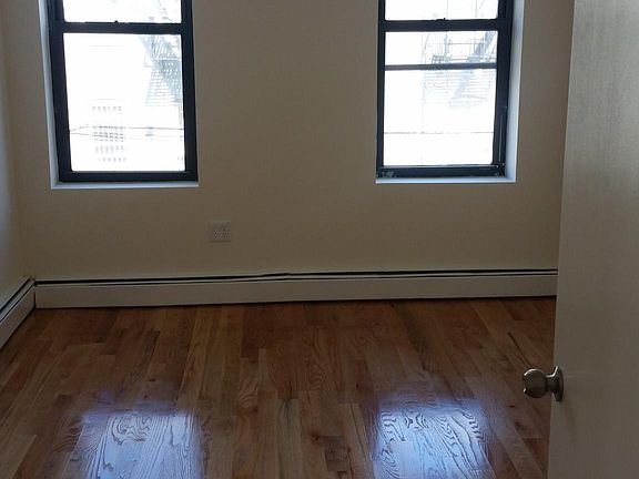 4th image of 194 Bay 22nd St