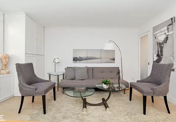 3rd image of 337 E 50th St APT 2C