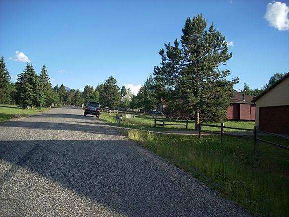 Exterior Neighborhood (street photo)
