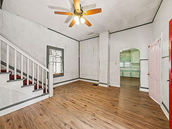4th image of 436 Baker St