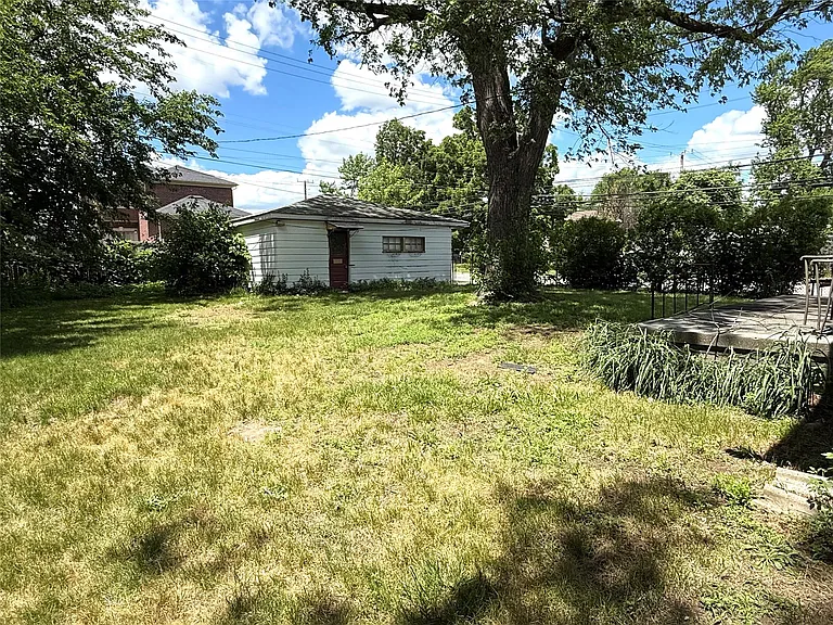 5751 Drexel St — Photo 10