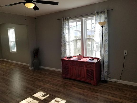 3rd image of 1307 S Meredith Ave