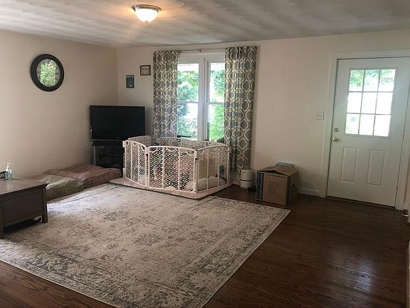 3rd image of 440 Connecticut Ave