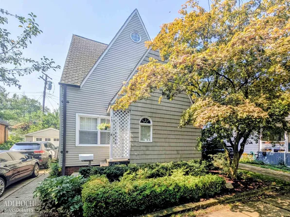 75 Mapleton Rd, Grosse Pointe Farms, MI 48236