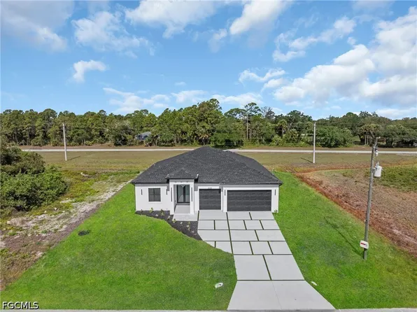 8005 Sunrise Cir, Labelle, FL 33935