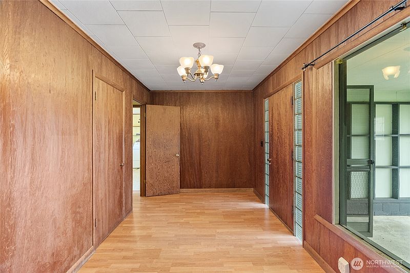 4th image of 106 Jefferson Street
