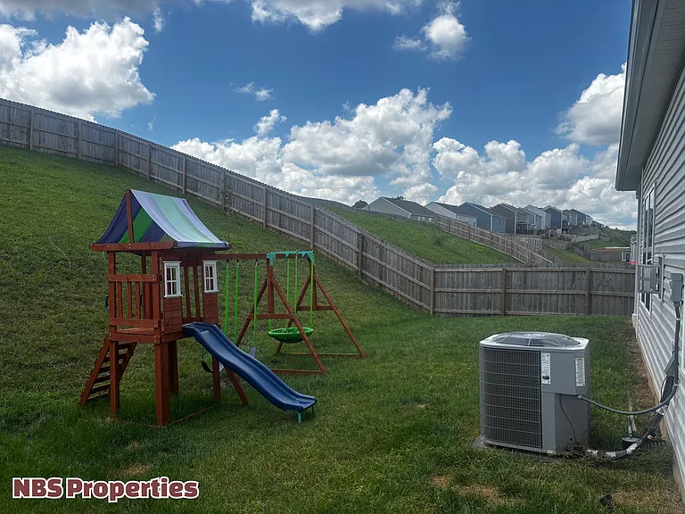 12308 Manhattan Ln — Photo 32