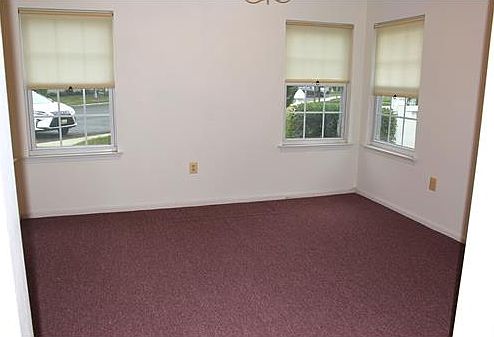 5th image of 177 Goldfinch Dr