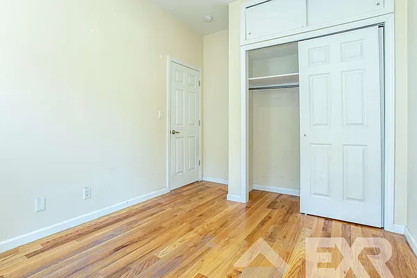 Rented by EXR | media 27