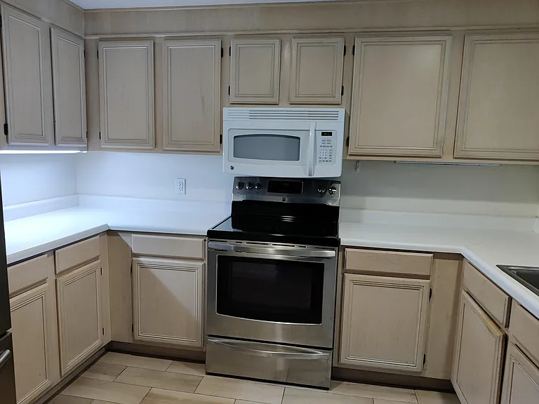 550 Ortega Ave — Photo 8