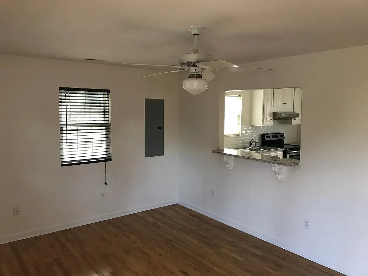 2 bed, 1000 sqft, $1,800 — Photo 2