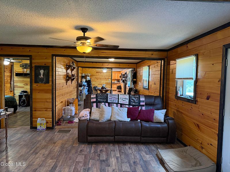 5th image of 934 Sciota Road