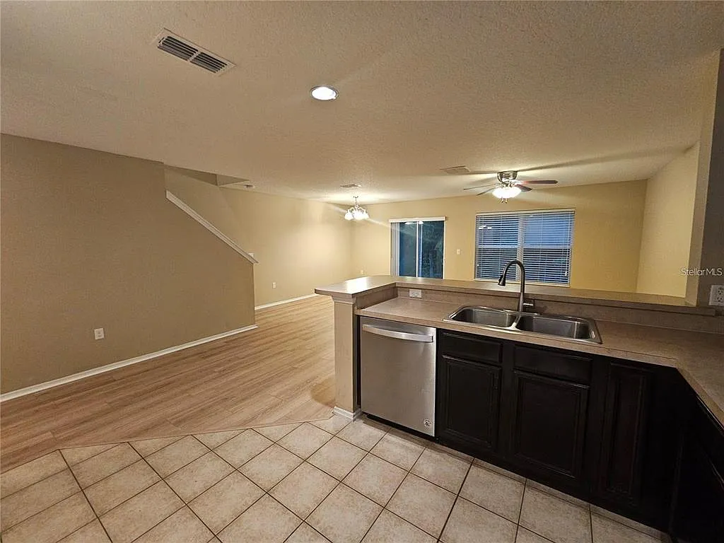 2 bed, 2.5 bath, 1308 sqft, $1,975 — Photo 3
