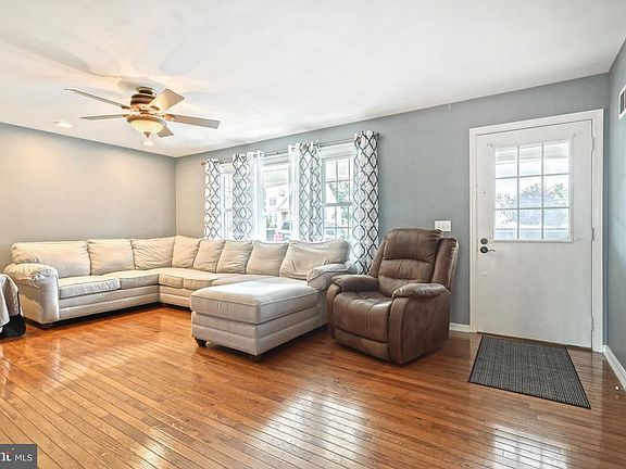 3rd image of 2856 Sunset Dr