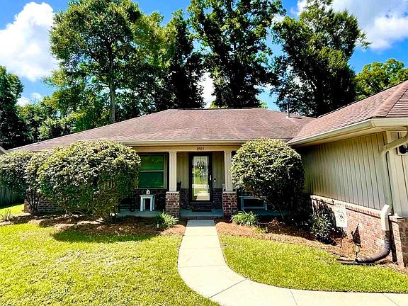 2nd image of 1905 Larkspur Cir