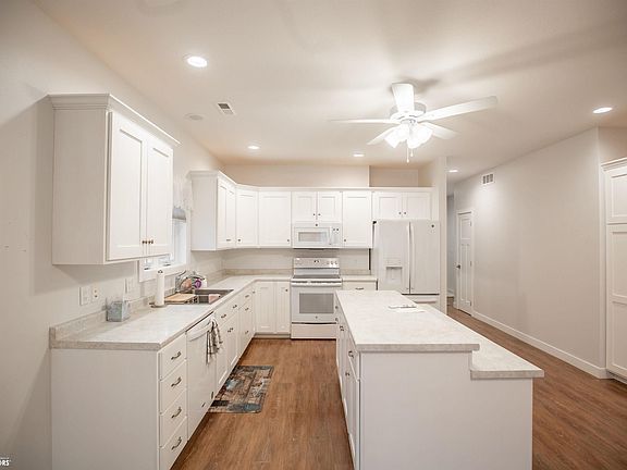 4th image of 2410 Eastland Dr
