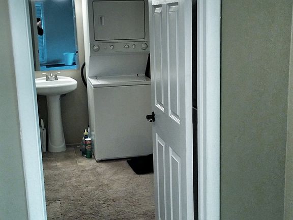 corridor / washer and dryer