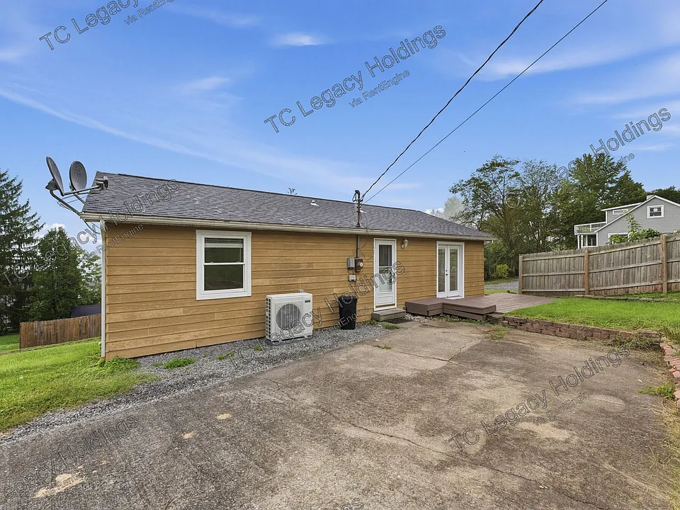 4 Lee St