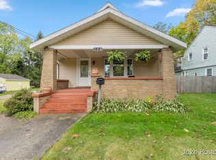 746 Leonard St NE, Grand Rapids, MI