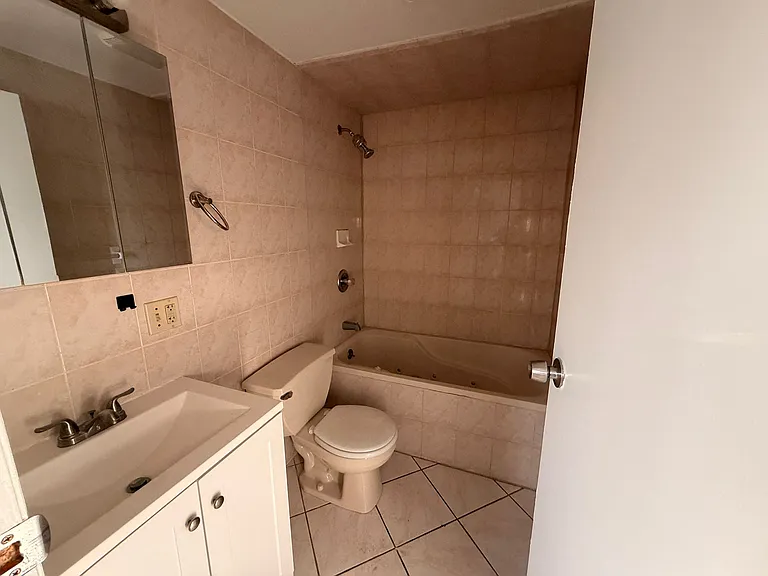 812-14 New York Ave #1E — Photo 9
