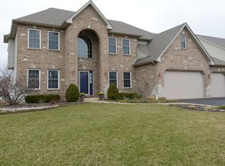 2193 Schrader Ln, North Aurora, IL 60542