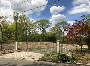 34 Pine Rd, Syosset, NY 11791