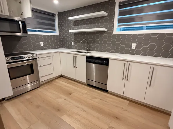 44 Deer Lane Close SE, Calgary, AB T2J 5X7