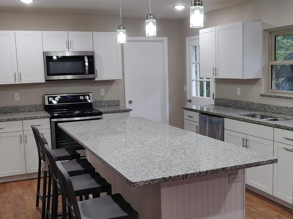 2nd image of 2401 Connell Dr