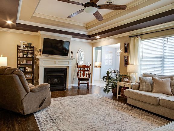 5th image of 2209 Pond Cir
