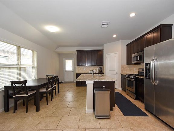 Open Concept Dinning, Kitchen Area.
