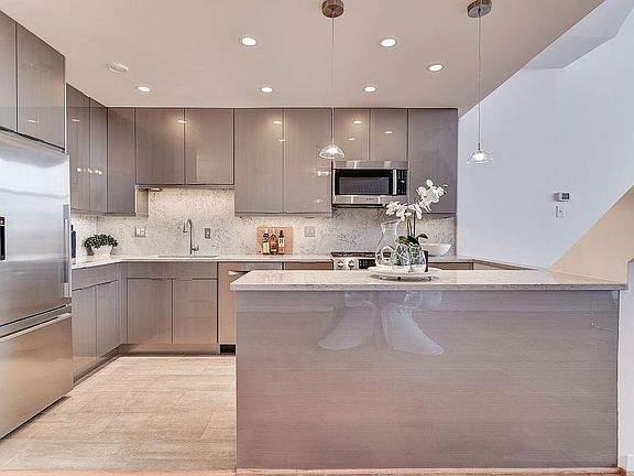 New kitchen, top appliances