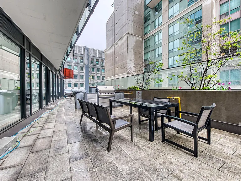 215 Queen St W #1405 — Photo 27