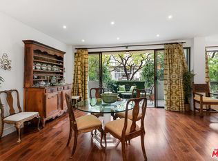 325 N Oakhurst Dr APT 202, Beverly Hills, CA 90210