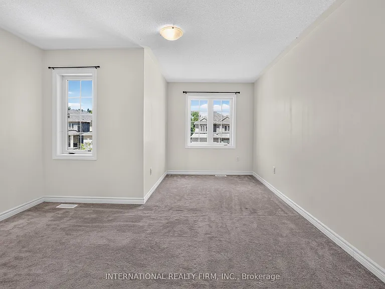 240 Ridley Cres — Photo 34