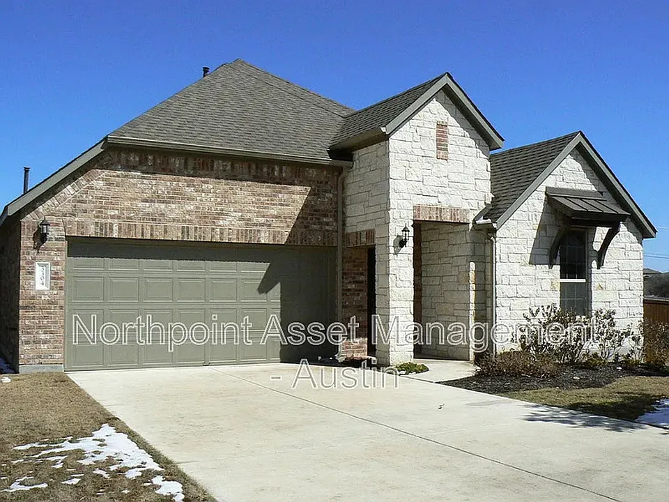 3304 De Torres Cir