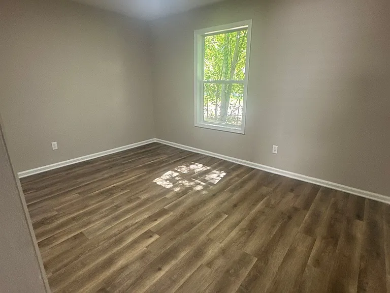 230 W Thomas St — Photo 5