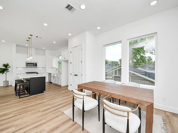 5th image of 2424 Harrington St