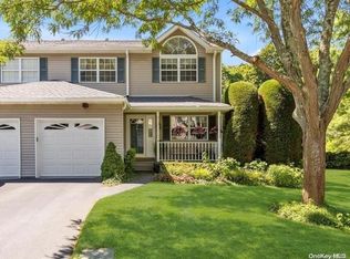 16 Springwood Ln, Huntington, NY 11743