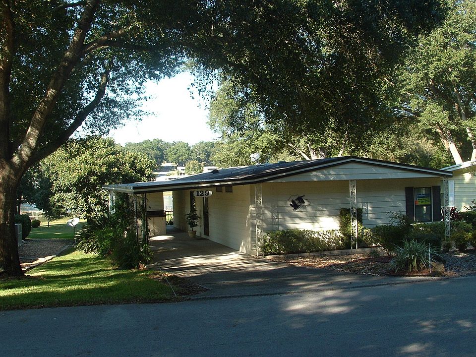 Lakeside home amid big oaks