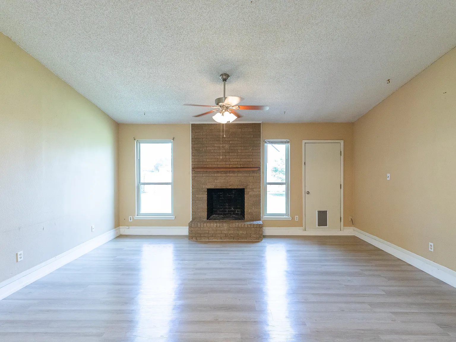 3 bed, 1266 sqft, $2,250 — Photo 2