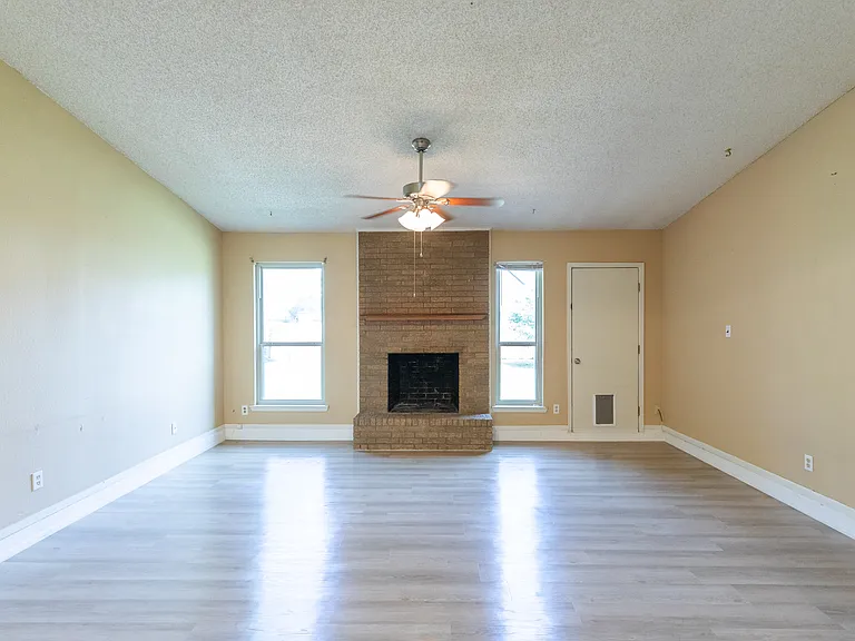 1733 Chucker Ct — Photo 2