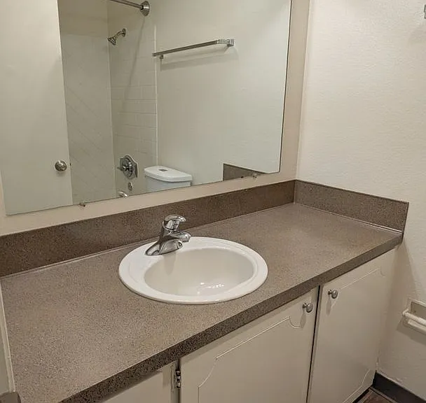 Watergate Apartments — Photo 43