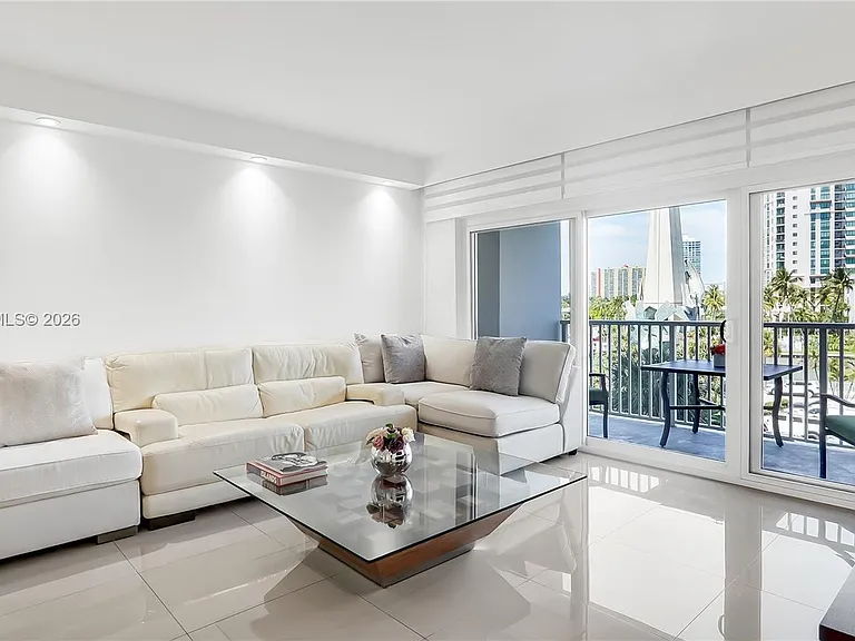 300 Bayview Dr #307 — Photo 12