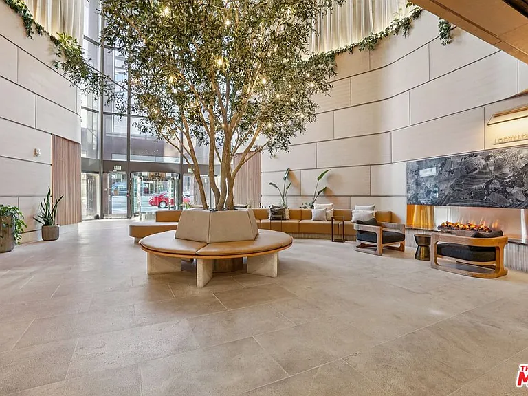 1100 Wilshire Blvd #2201 — Photo 38
