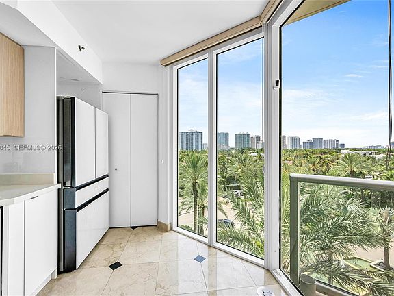 5th image of 19333 Collins Ave APT 709