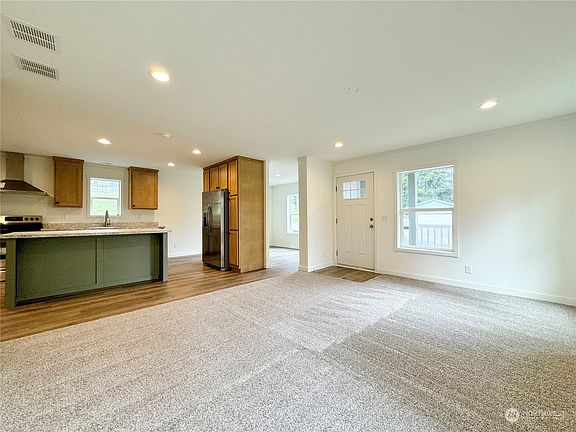 3rd image of 8215 Cedarwood Street SE