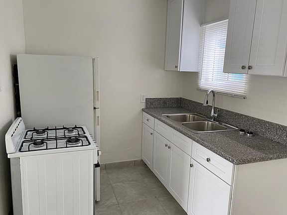 3rd image of 6307 Cahuenga Blvd